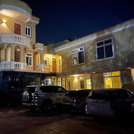 Moments Park Motel ดาร์เอสซาลาม ภายนอก รูปภาพ