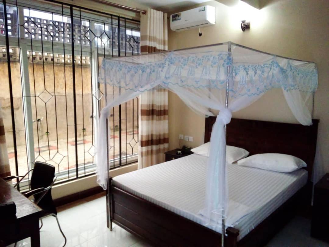 Moments Park Motel ดาร์เอสซาลาม ภายนอก รูปภาพ