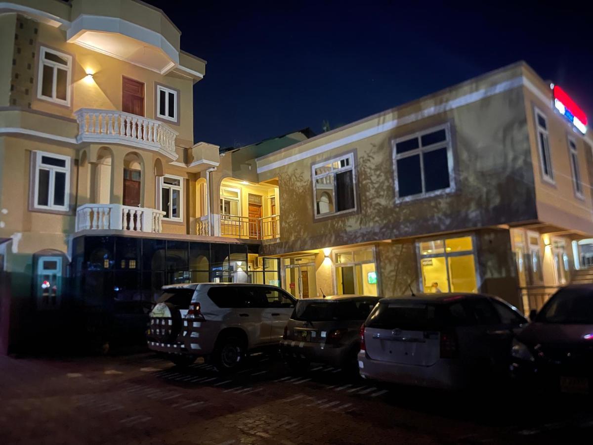 Moments Park Motel ดาร์เอสซาลาม ภายนอก รูปภาพ